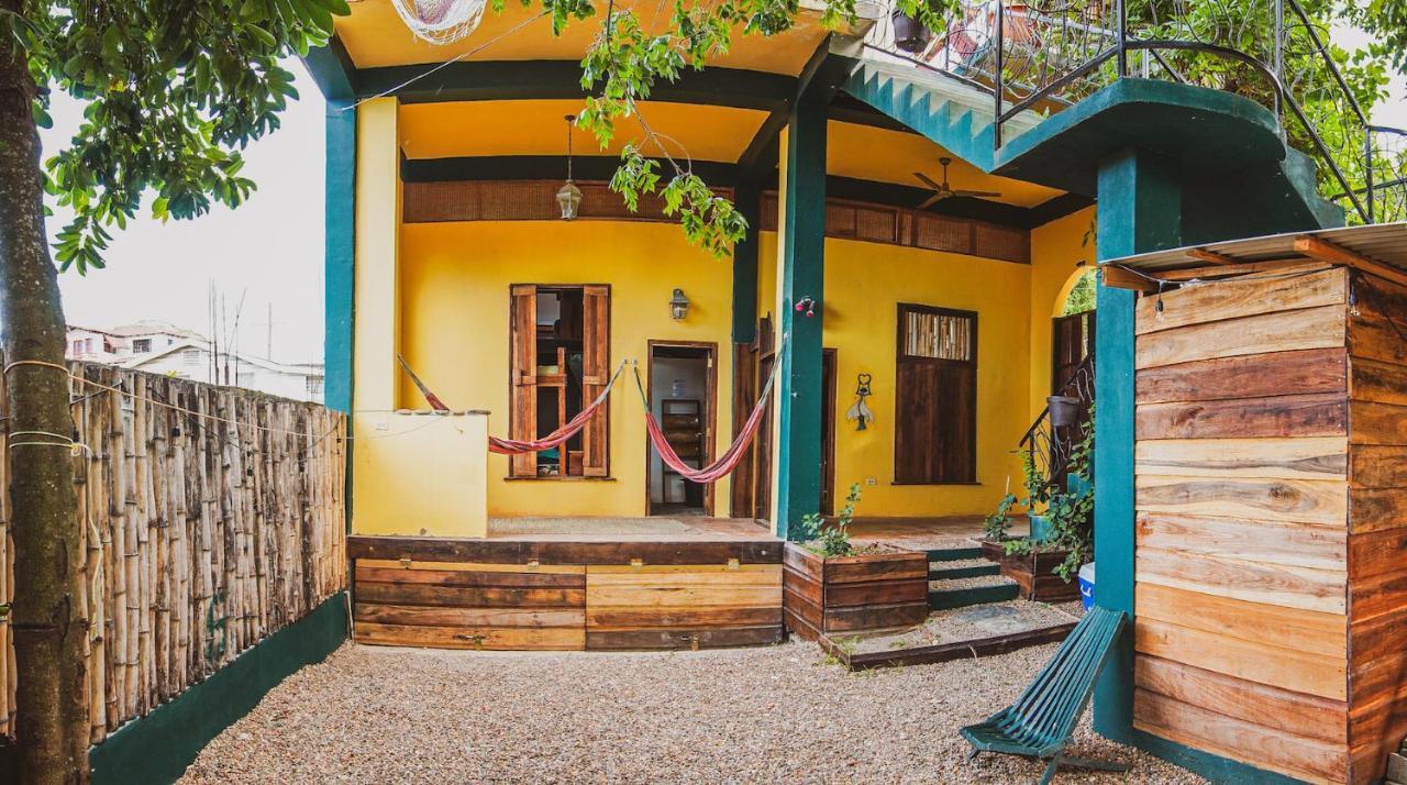 Bella'S Backpackers Cayo Hostel San Ignacio Exterior photo